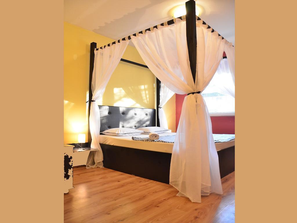 Hostel Kalonis Skopje Ngoại thất bức ảnh